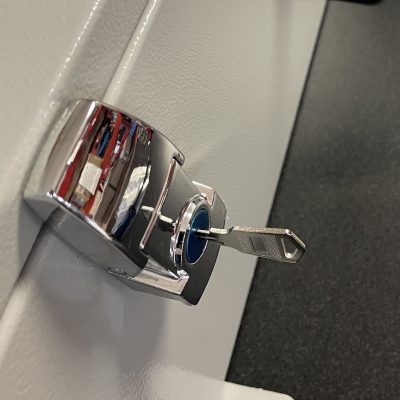 Battery Combiner + Disconnect keyed latch